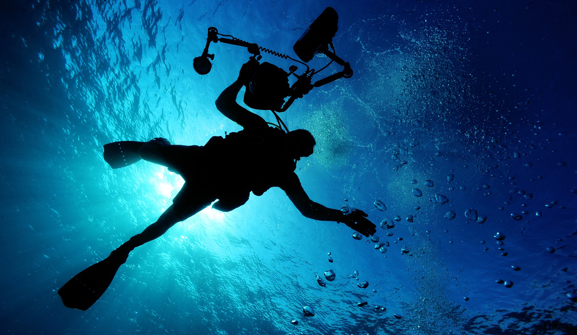 scuba-diving-ge33dcd4fd_1920.jpg